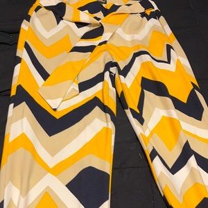 Chevron pattern slacks with belt tie